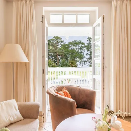 Fewo-8-aparthotel-binz-direkt-an-der-strandpromenade-mit-meerblick-und-balkon * Binz