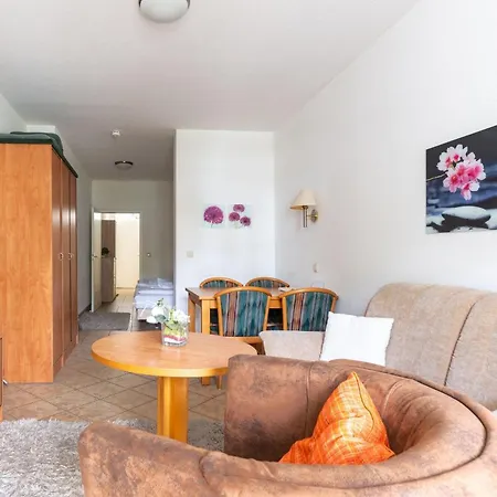 Fewo-8-aparthotel-binz-direkt-an-der-strandpromenade-mit-meerblick-und-balkon Binz