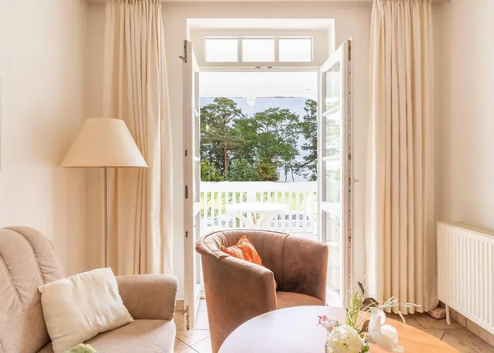 Fewo-8-aparthotel-binz-direkt-an-der-strandpromenade-mit-meerblick-und-balkon 4* Binz