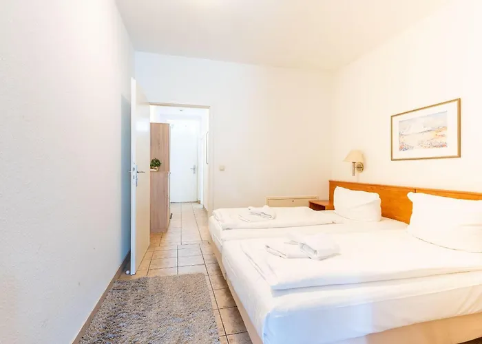 Fewo-8-aparthotel-binz-direkt-an-der-strandpromenade-mit-meerblick-und-balkon 4* Binz