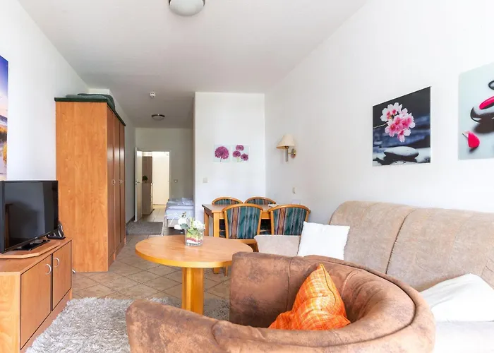 Fewo-8-aparthotel-binz-direkt-an-der-strandpromenade-mit-meerblick-und-balkon Binz