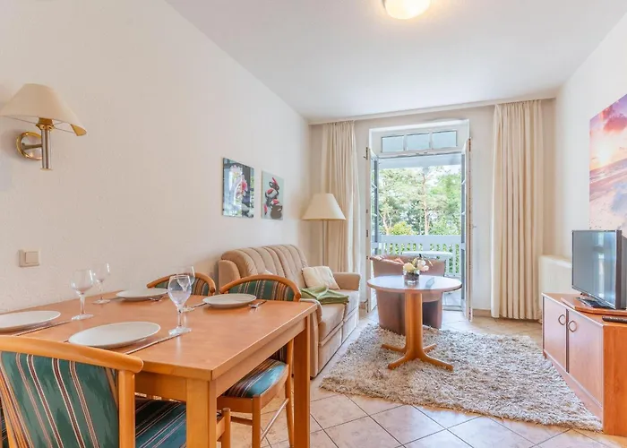 Fewo-8-aparthotel-binz-direkt-an-der-strandpromenade-mit-meerblick-und-balkon Lejlighed